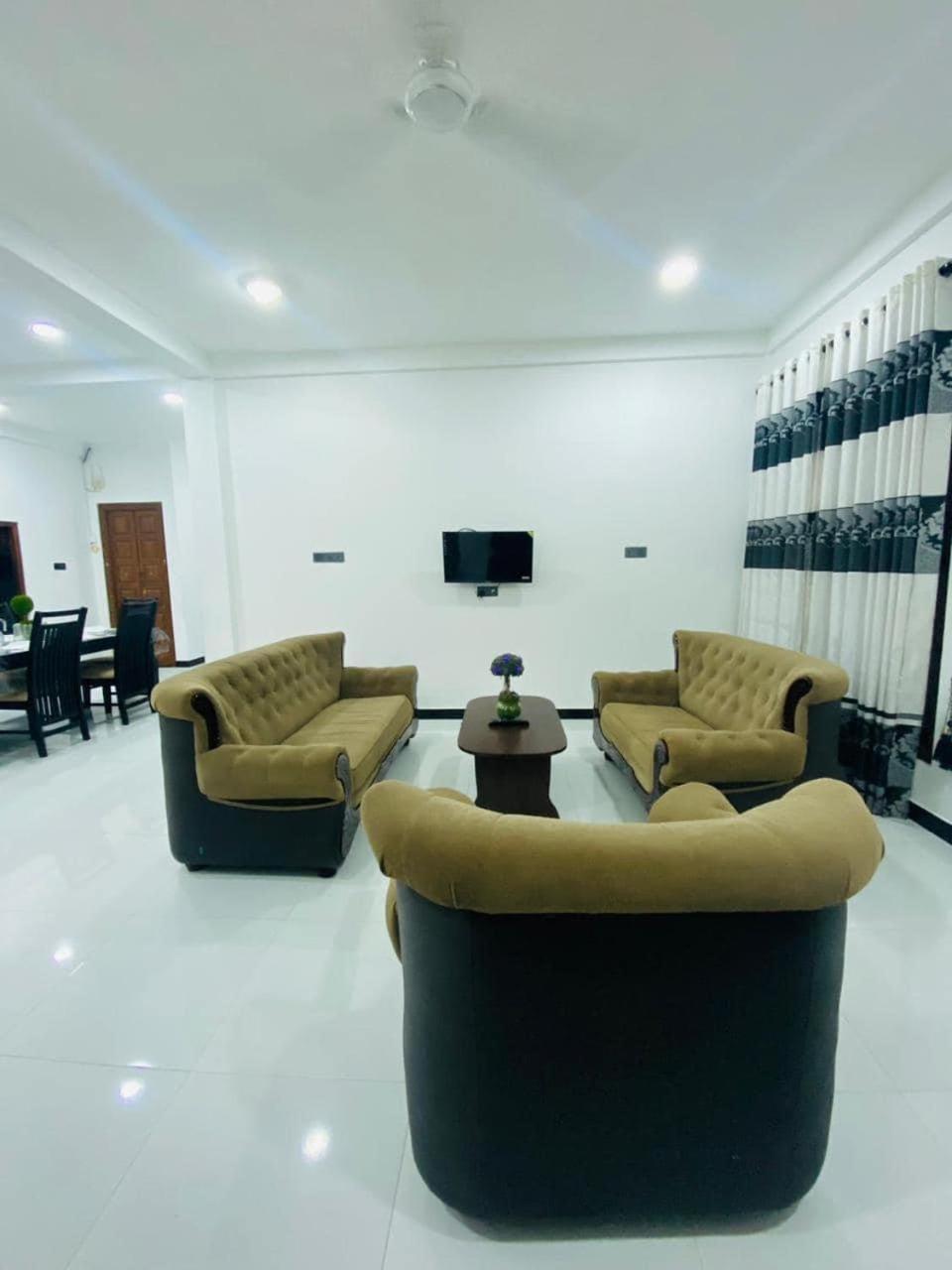 Lalitha Holiday Inn Jaffna Exterior foto